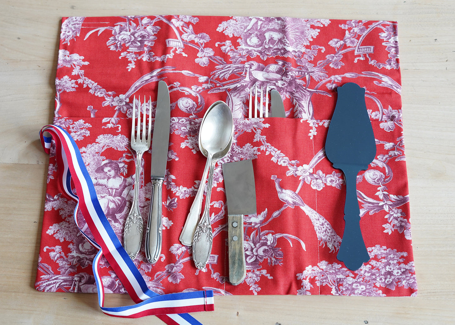 Toile de Jouy Silverware Carrier